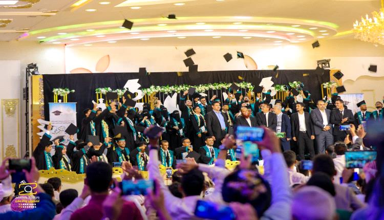 جامعة العرب بالمكلا تنظم حفل تخرج وتودبع لدفعات جديدة  من حملة البكالوريوس من  مختلف التخصصات