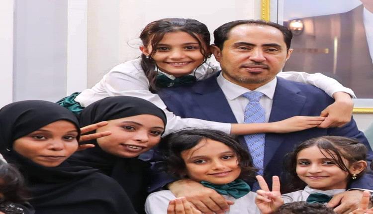 الوزير البكري يستقبل زهرات عدن عقب إفشال الاحتفال بيوم الشباب

