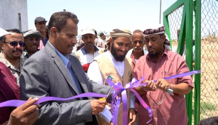محافظ أبين يضع حجر الأساس لمشروع قرية الخيرين 9 (قرية النشيرة) بخنفر

