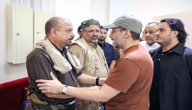 رئيس الوزراء يحضر مجلس عزاء الشهيد محمد المرهبي