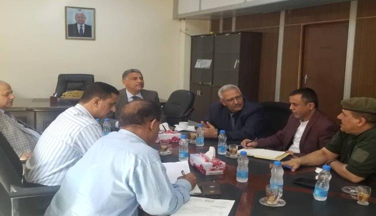معاون يوجه بضرورة الالتزام بمعايير ومواصفات حفظ الأدوية عند استيرادها إلى عدن
