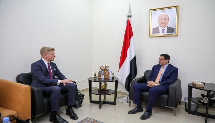وزير الخارجية يناقش مع المبعوث الاممي تداعيات التصعيد في البحر الأحمر على جهود السلام