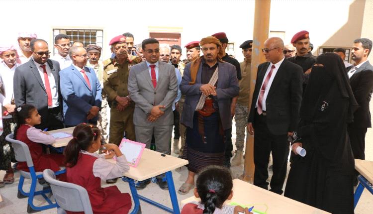 محافظ حضرموت يزور مدارس بن محفوظ بدوعن

