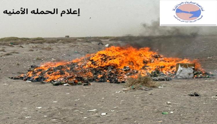 الحملة الأمنية بلحج تحرق قوارب تستخدم بالتهريب على سواحل مناطق الصبيحة