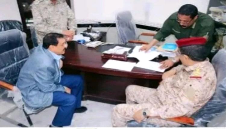صحفي حضرمي يشيد بالجهود التي يبذلها وزير الدفاع في قضية اختطاف المقدم علي عشال
