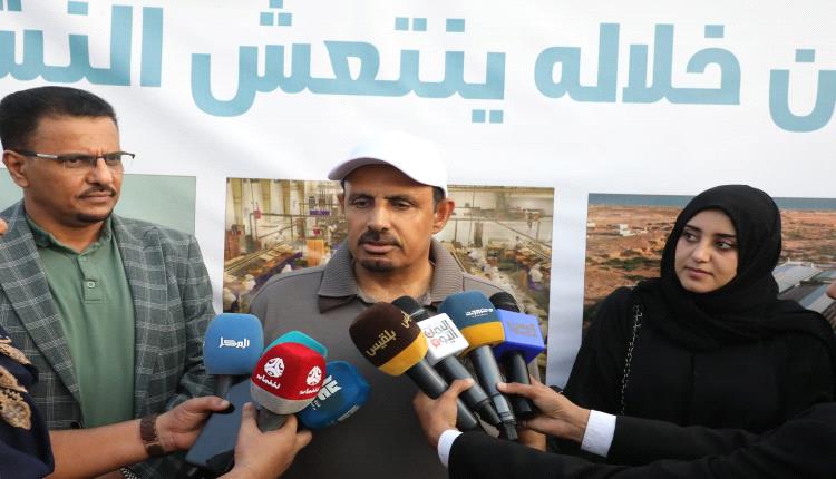 محافظ حضرموت يطلق 500 من الحمام الزاجل في رسالة سلام للعالم تدشينًا لمهرجان البلدة السياحي 2024
