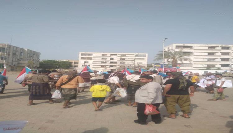 عاجل: بدء توافد الجماهير لساحة العروض للمشاركة في مليونية عشال