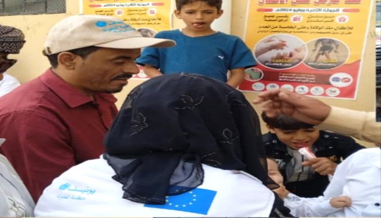 وفد من وزارة الصحة ومكتب الصحة أبين يطلع على تنفيذ حملة التحصين ضد شلل الأطفال بيافع سرار
