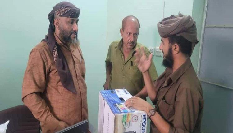السلطة المحلية بطور الباحة ترفد إدارة أمن المديرية بطابعة حديثة
