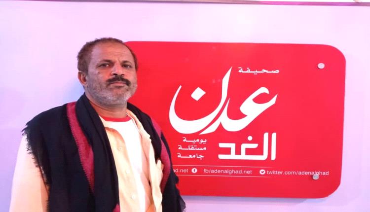 مواطن بعدن يشكو مصادرة دراجته النارية وأخذ مبلغ مالي منه
