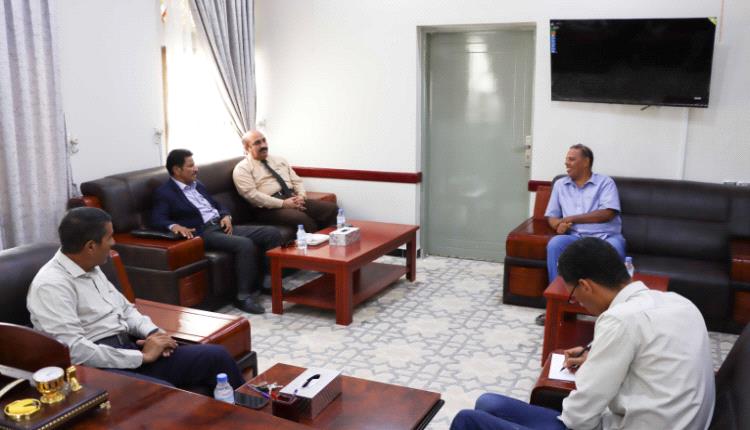 المدير باعباد يلتقي مدير الوحدة التنفيذية في التغذية المدرسية بالوزارة
