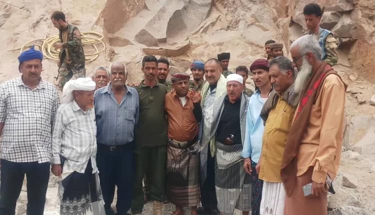 مدير عام الحصين يطلع على سير العمل في مشروع إنشاء حاجز مائي بمنطقة حرير 