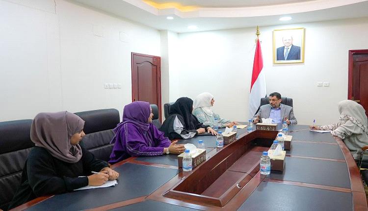رئيس الوزراء يجدد التزام الحكومة بتمكين المرأة وتعزيز حضورها في مواقع صنع القرار
