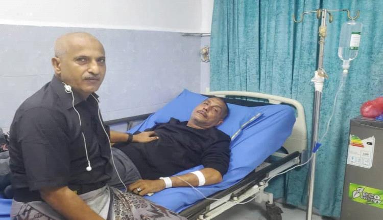 مدير الثقافة بالمعلا يزور الاعلامي نزار القيسي في مستشفى السلام بالمنصورة