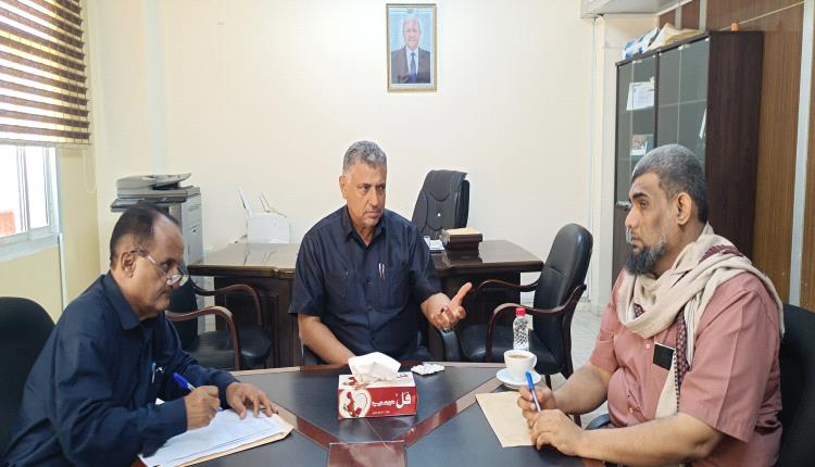 نائب محافظ عدن يؤكد أهمية دور المساجد في تعزيز الوسطية ونبذ التطرف والارهاب 