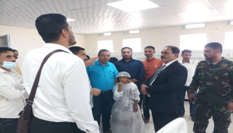 محافظ الضالع يزور مستشفى المدينة المركزي ويفتتح عدد من الأقسام