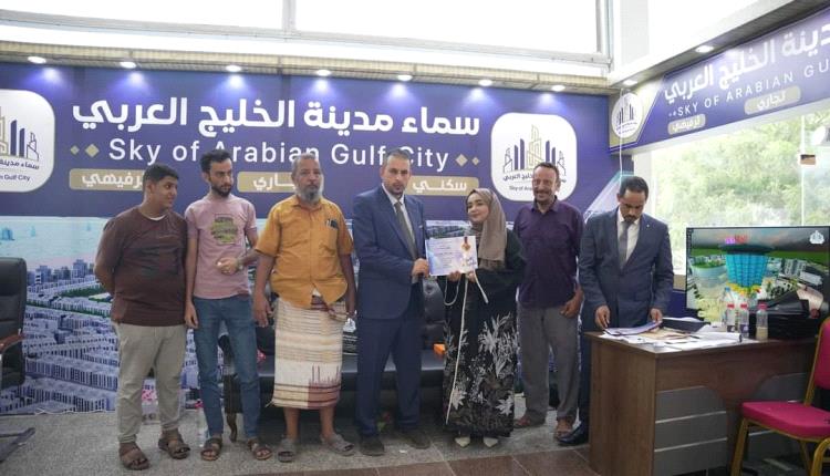 نقابتا المصورين العرب والمهندسين اليمنيين يكرمون الفريق الهندسي لمدينة الخليج العربي