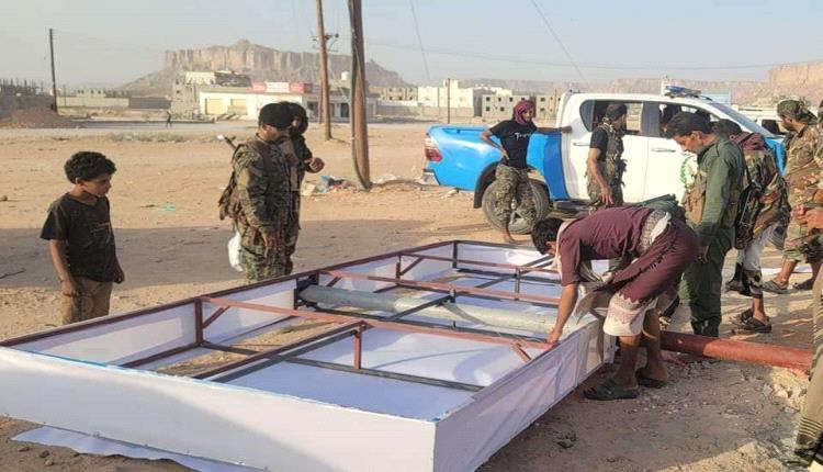 تفكيك لوحة نصبت بأسم شيخ سعودي في عتق
