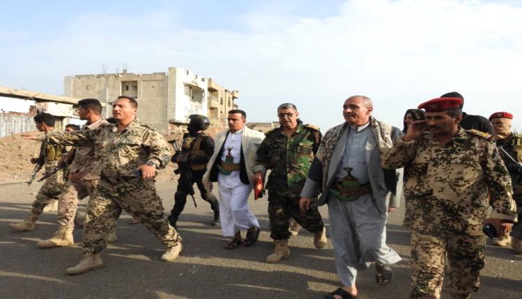 وكيل أول محافظة تعز يتفقد ابطال الجيش في عدد من الجبهات