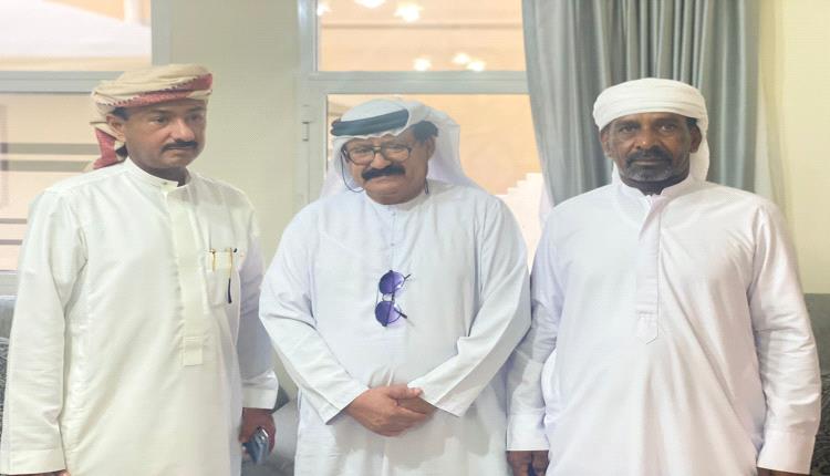 محافظ شبوة ابن الوزير يلتقي الشخصية الاجتماعية والرياضية عبدالله فدعق السلال بمناسبة عيد الأضحى المبارك