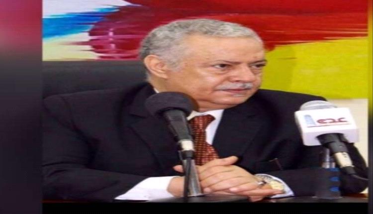 مستشار رئيس مجلس القيادة الرئاسي يجري اتصالاً بنجل الدكتور جلال الدماني للاطمئنان على صحة والده