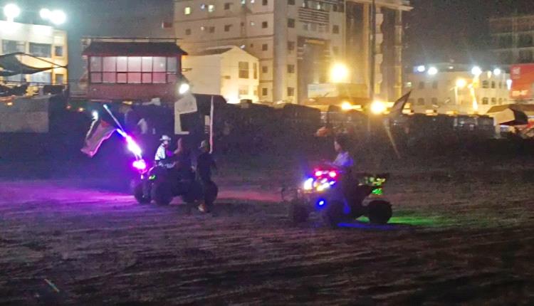عدن:  سيكل رباعي العجلات يدهس اسرة على شاطى الكورنيش واصابة طفل اصابة خطيرة 