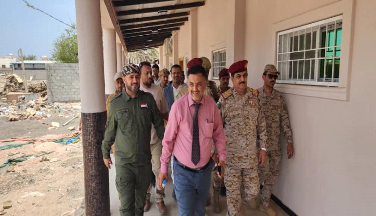 وزير الدفاع الفريق الركن محسن الداعري يقوم بزيارة تفقدية لمستشفى عبود العسكري
