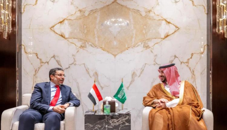 الأمير خالد بن سلمان يلتقي رئيس مجلس الوزراء 
