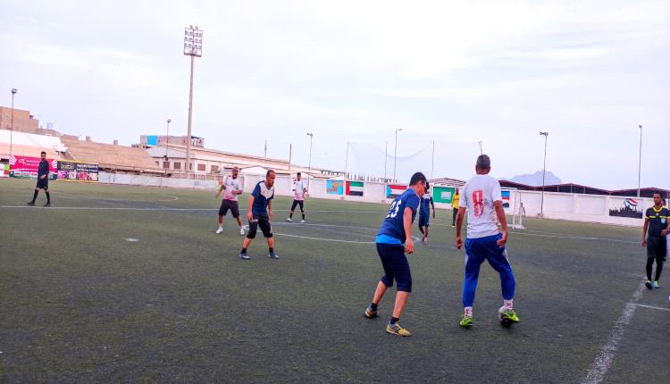 بحضور ودعم الجريري.. فريق النفط يسحق جامعة عدن بـ 3 أهداف في كأس عدن الخماسي