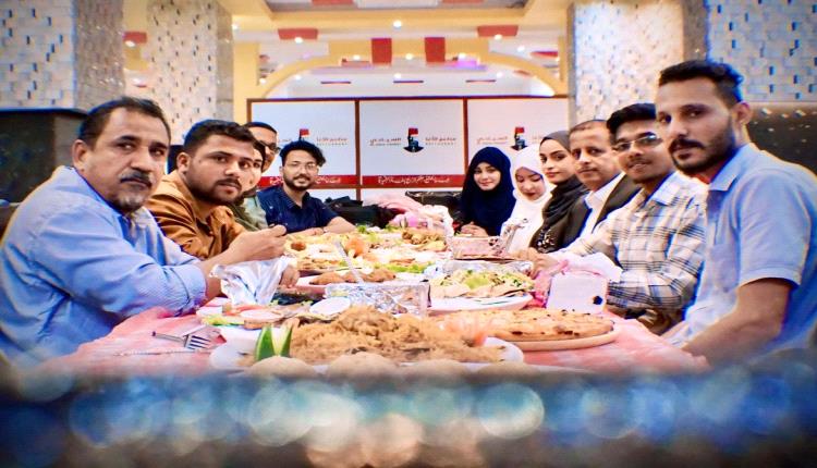 طاقم راديو عدن الغد في ضيافة مطاعم الاغا بعدن