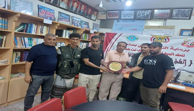 إدارة نادي الفجر الجديد بأبين تكرم نادي أهلي صنعاء
