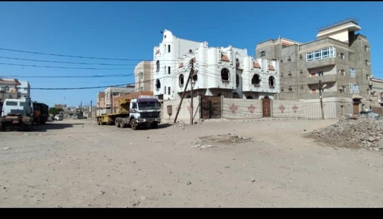 سكان وأهالي حي الطيارين بالممدارة يناشدون الزُبيدي ولملس