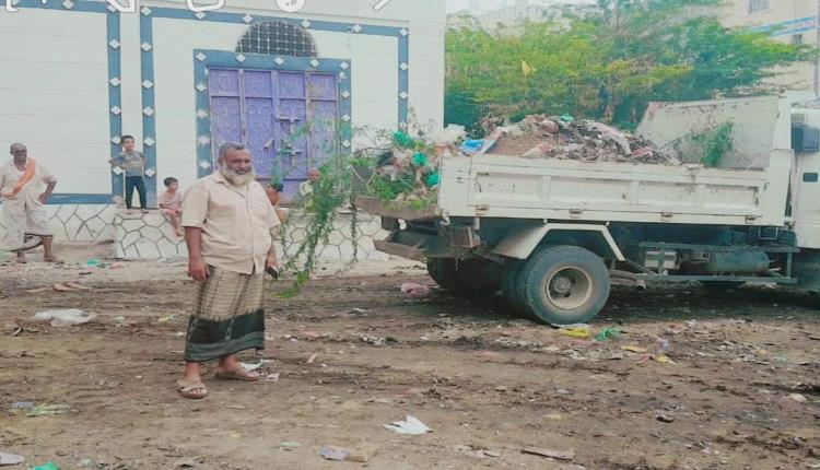 تواصل حملة النظافة ورفع المخلفات بمديرية مودية