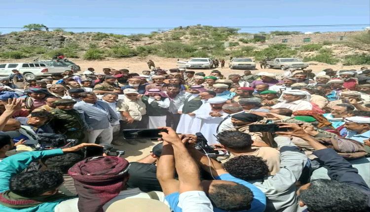 محافظ أبين يضع حجر الأساس لبناء مستشفى في مديرية سباح 
