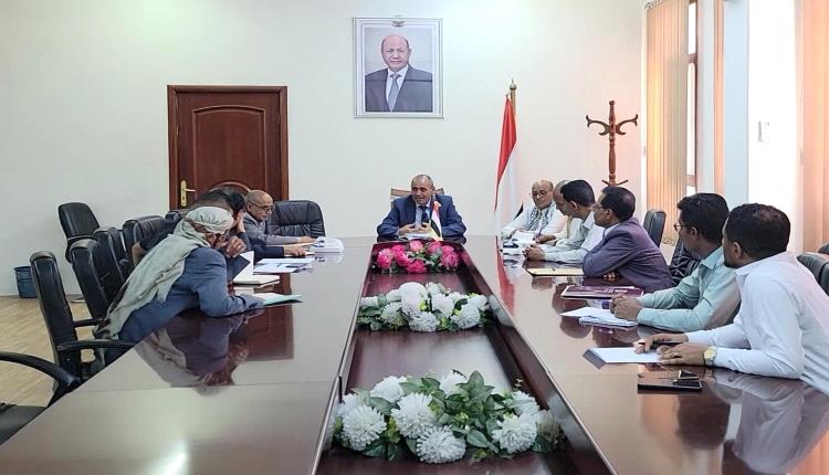 تعز مناقشة تفعيل المركز الصيفية بالمحافظة