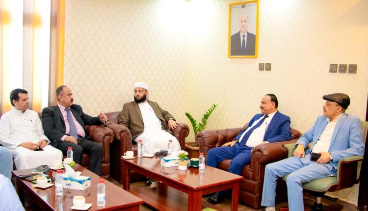 وزيرا الأوقاف والنقل يناقشان سير عملية تفويج الحجاج
