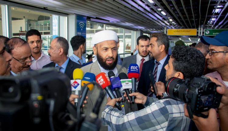 بحضور وزيري الأوقاف والنقل .. مغادرة أول دفعة من حجاج بلادنا جوًا عبر مطار عدن 