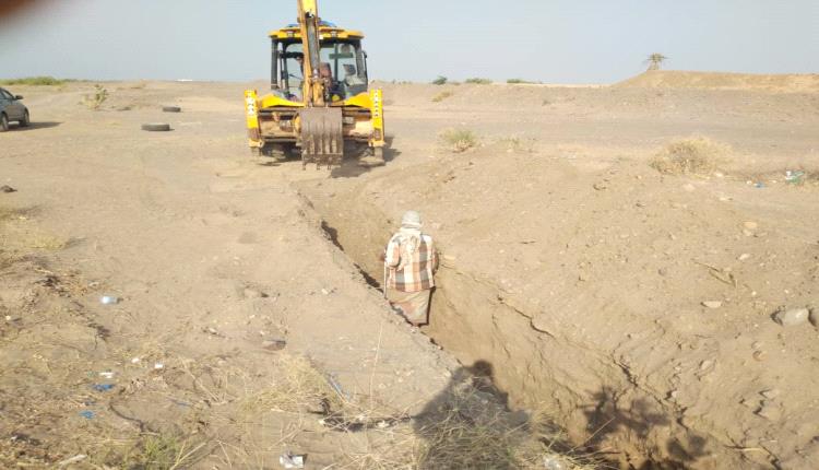 بدء العمل بمشروع مياه الشرب بقرية عزافة والصدف بمديرية المضاربة والعارة بلحج
