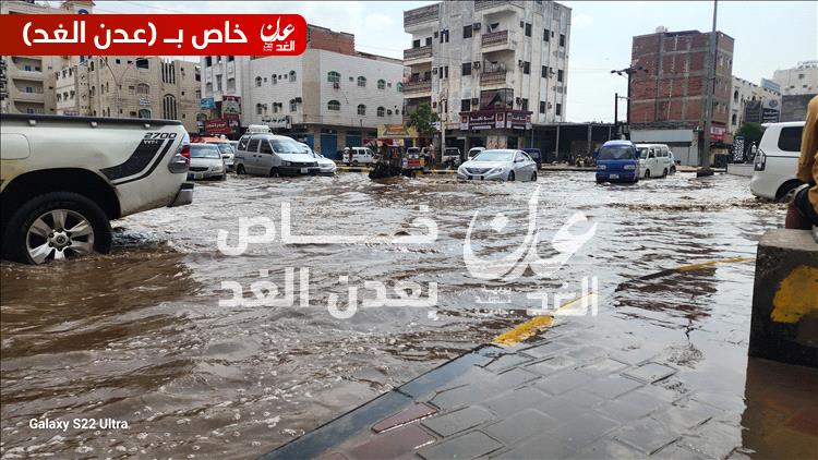 بالصور ..  زيف مشاريع الطرقات في عدن