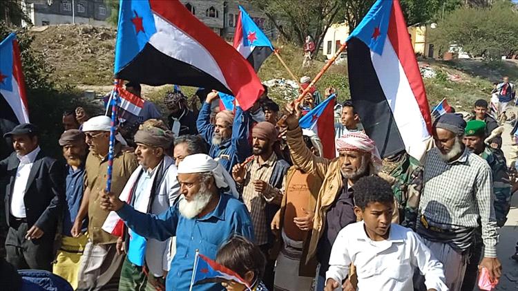 مسيرة حاشدة وندوة خطابية بيافع سرار احتفاء بعيد الاستقلال الوطني الـ57