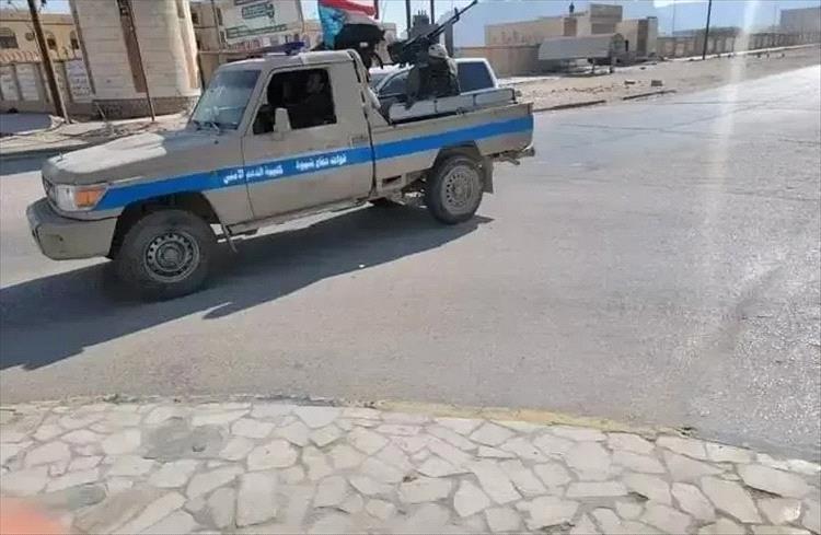 قوات دفاع شبوة تشتبك مع خلية حوثية في مدينة عتق