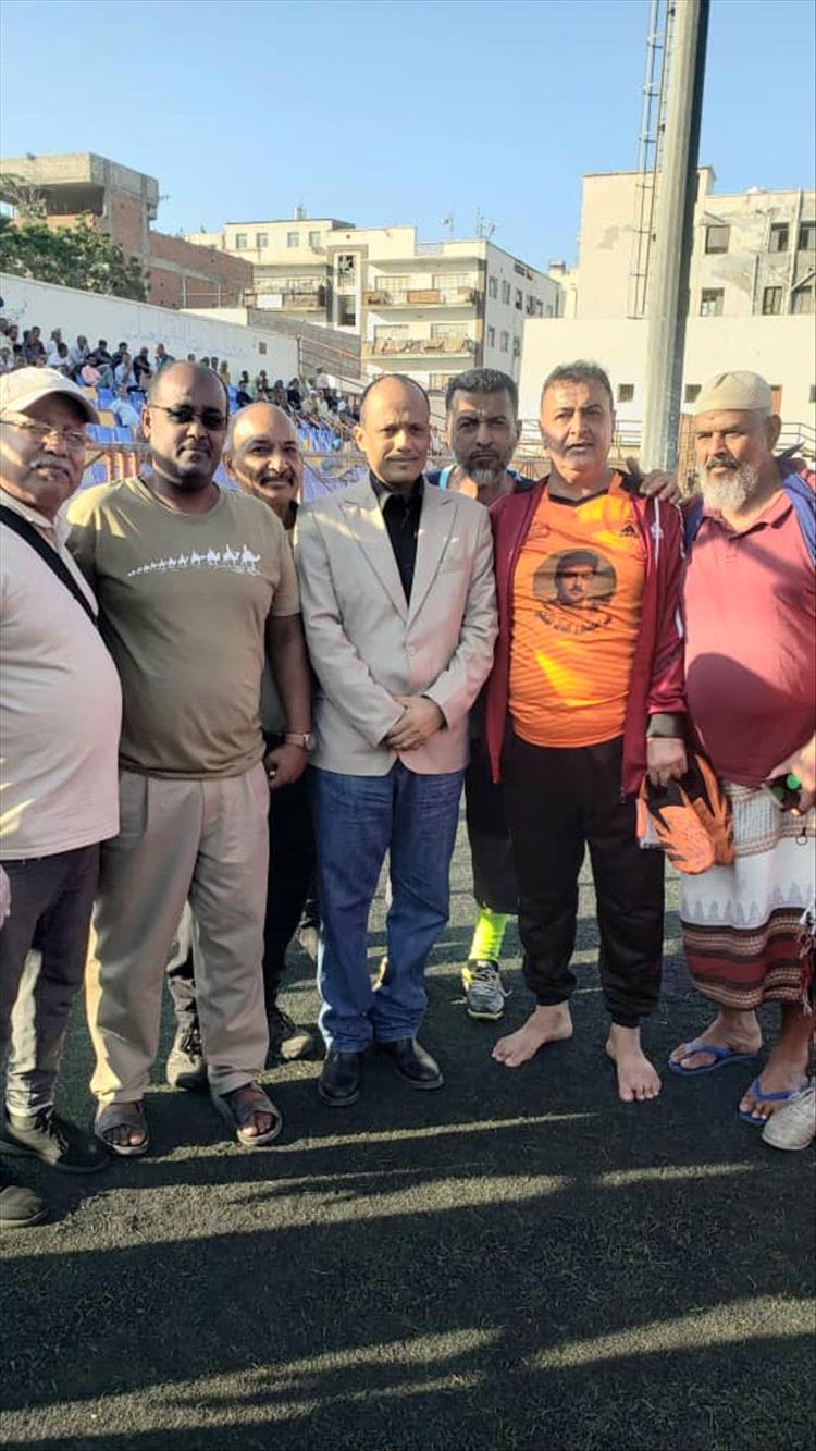 وداعًا لنجم الابداع.. تكريم أسطورة كرة القدم جميل مقطري في عيد الاستغلال