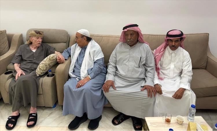 العطاس يزور الشيخ الحكم صالح النهدي للاطمئنان على صحته