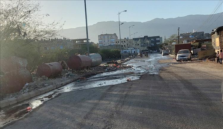 مياه الصرف الصحي تُغرق شوارع لودر الرئيسية