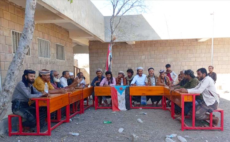 مشايخ وقادة عسكريون واعضاء الانتقالي بمنطقة زيق /بـ كرش يعقدون اجتماعا للوقوف حول حادثة التعدي والتُهم الكيدية بحقهم.. ويخرجون بـ بيان.