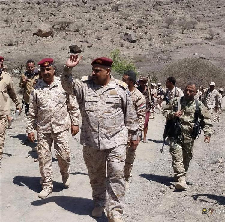 وفد عسكري رفيع يتفقد الخطوط الأمامية بجبهة كرش بمحافظة لحج
