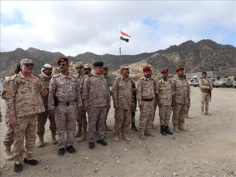وفد رفيع من وزارة الدفاع يزور جبهات القتال وقيادة محور طورالباحة