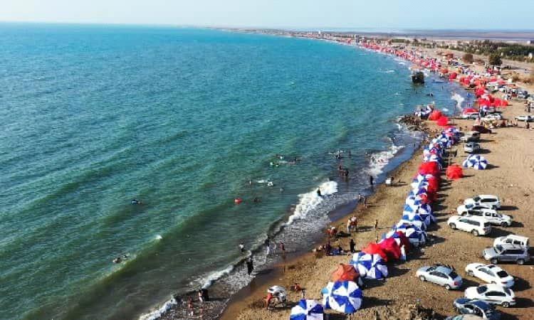 انتشال جثث ثلاثة شبان غرقوا أثناء السباحة في كورنيش الحديدة