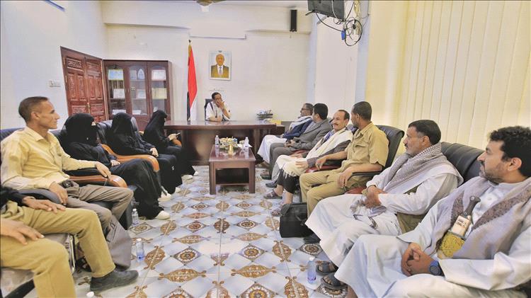 وكيلا محافظة مأرب يطلعان على مستوى الانضباط الوظيفي في عدد من المرافق