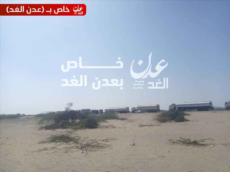 عاجل " قطاع قبلي يقطع الخط الدولي شرق أحور عقب وفاة أحد أبناء المنطقة أثناء احتجازه في عدن